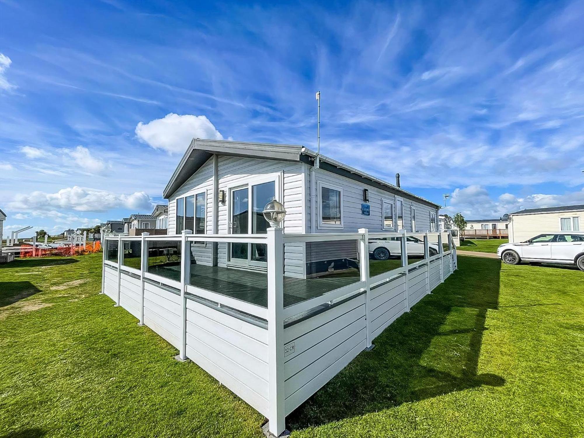 Stunning 6 Berth Lodge With Full Sea Views In Suffolk Ref 68007Cr Lowestoft Zewnętrze zdjęcie