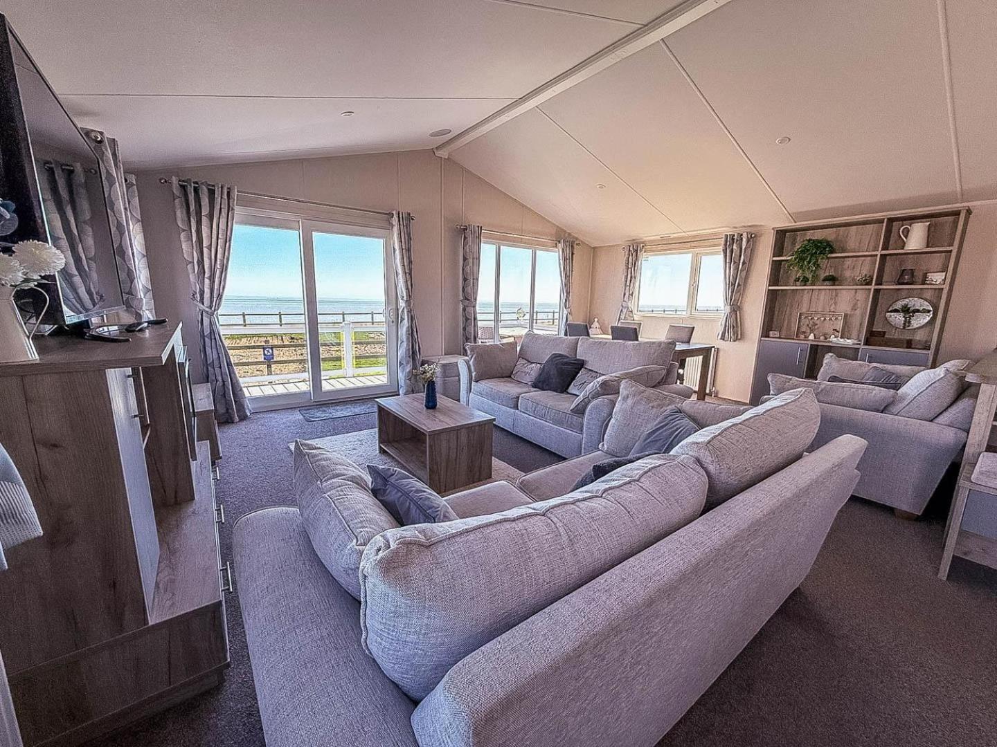 Stunning 6 Berth Lodge With Full Sea Views In Suffolk Ref 68007Cr Lowestoft Zewnętrze zdjęcie