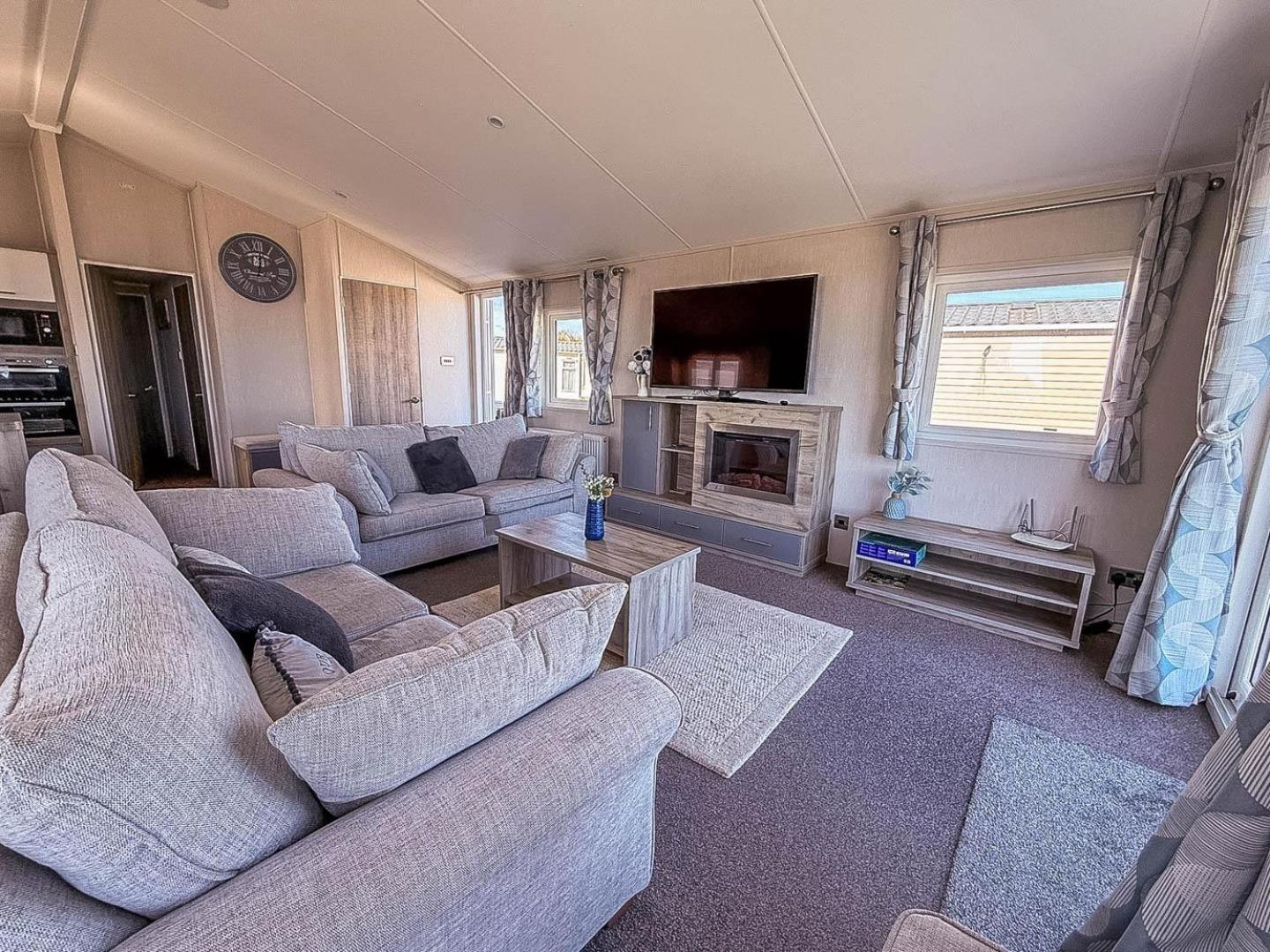Stunning 6 Berth Lodge With Full Sea Views In Suffolk Ref 68007Cr Lowestoft Zewnętrze zdjęcie