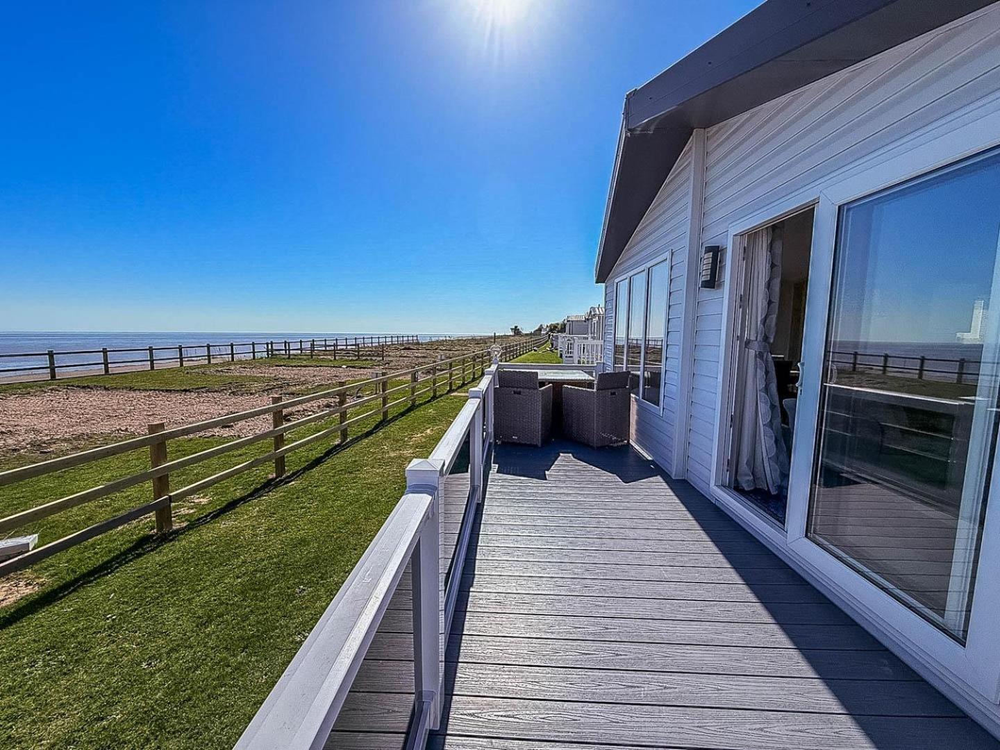 Stunning 6 Berth Lodge With Full Sea Views In Suffolk Ref 68007Cr Lowestoft Zewnętrze zdjęcie